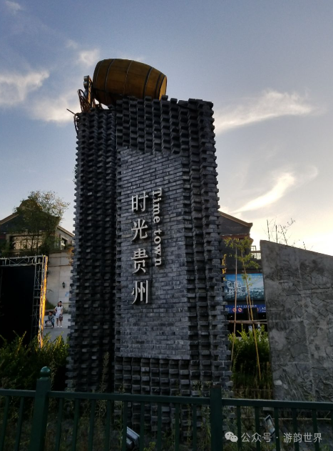 貴州紅楓湖是人工湖嗎_貴州紅楓湖旅游攻略_貴州紅楓湖什么時候景色最美