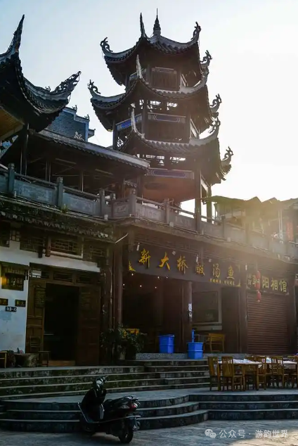 貴州紅楓湖什么時候景色最美_貴州紅楓湖是人工湖嗎_貴州紅楓湖旅游攻略