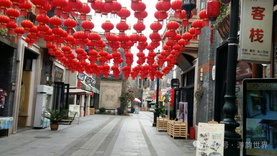 貴州紅楓湖是人工湖嗎_貴州紅楓湖旅游攻略_貴州紅楓湖什么時候景色最美