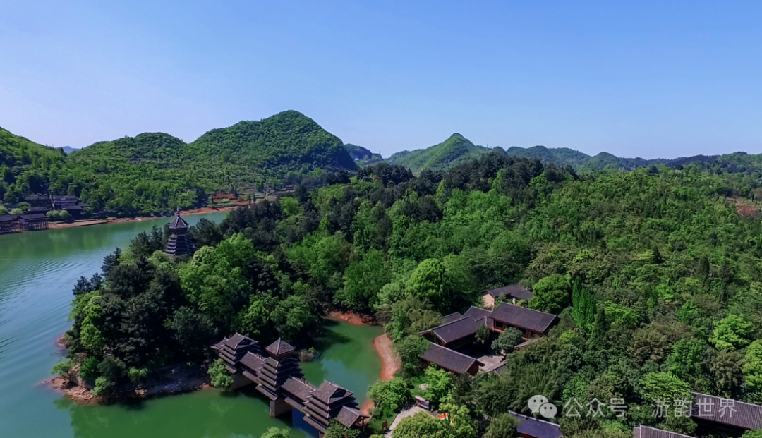 貴州紅楓湖是人工湖嗎_貴州紅楓湖旅游攻略_貴州紅楓湖什么時候景色最美