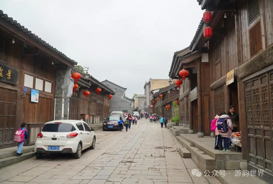 貴州紅楓湖什么時候景色最美_貴州紅楓湖是人工湖嗎_貴州紅楓湖旅游攻略