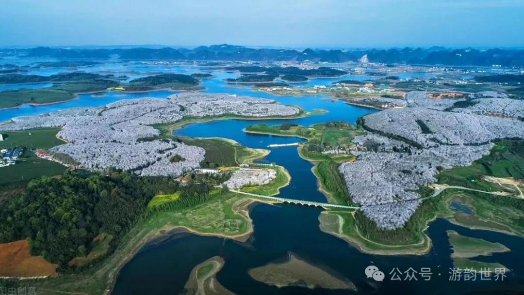 貴州紅楓湖是人工湖嗎_貴州紅楓湖旅游攻略_貴州紅楓湖什么時候景色最美